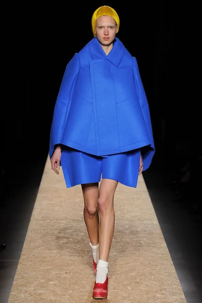 Look 10